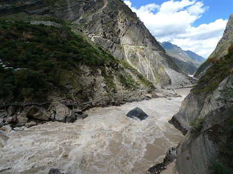 Tiger Leaping Gorge (虎跳峡)